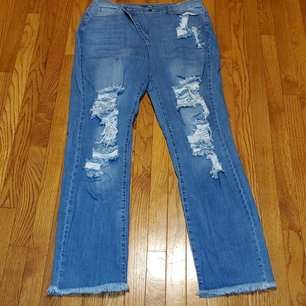 Fashion Nova size 18 distress jeans - Picture 2 of 9